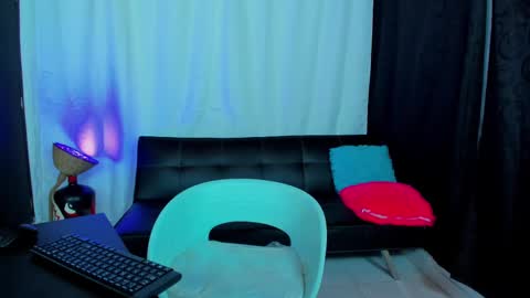 MAX     online show from 02/25/25, 10:04