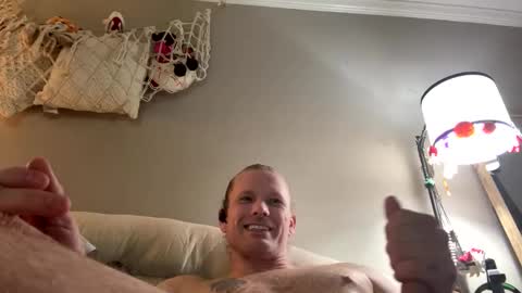 Snapshot of maxaux chatting on 10/20/25, 07:36 Max online show from 10/20/25, 07:36