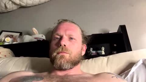 Snapshot of maxaux chatting on 04/08/26, 05:13 Max online show from 04/08/26, 05:13