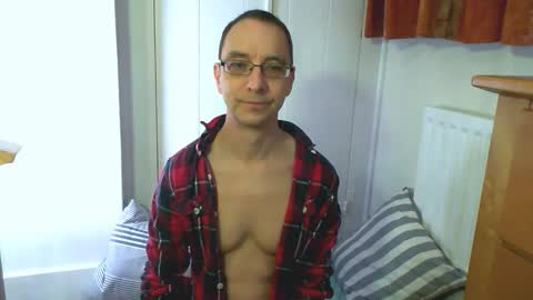 Snapshot of maxdavies chatting on 12/15/25, 10:52 Max Davies online show from 12/15/25, 10:52