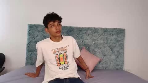 M A X F R O S T   online show from 12/19/25, 07:21