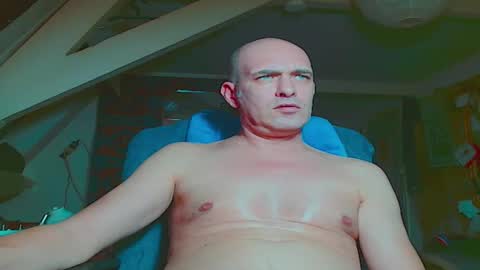 Snapshot of maxhardcore77 chatting on 12/05/25, 02:31 maxhardcore77 online show from 12/05/25, 02:31