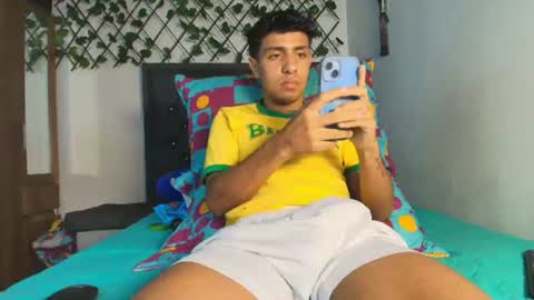 maxi_and_evan online show from 06/20/26, 12:30
