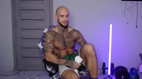 Snapshot of maxi_foxxx chatting on 11/10/25, 05:12 Maximus Fox online show from 11/10/25, 05:12