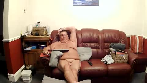 Snapshot of maxi_johnes chatting on 06/09/26, 10:43 MAX online show from 06/09/26, 10:43
