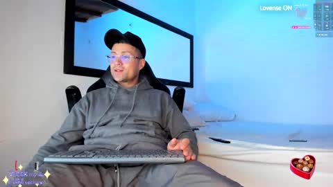 MAXI      online show from 10/11/25, 04:33