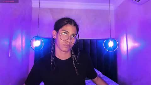 maxim online show from 11/22/25, 03:16