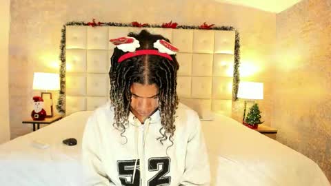 maxim online show from 12/22/25, 03:47