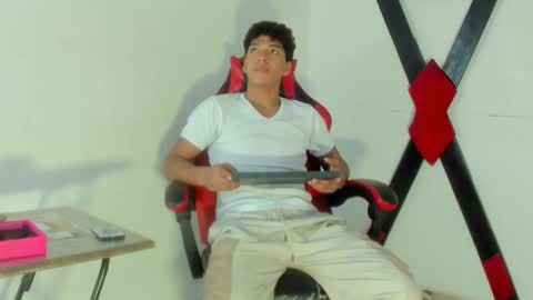 Maximiliano online show from 03/17/26, 07:39