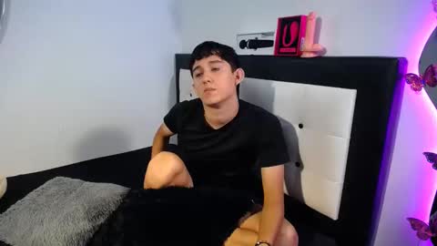 Snapshot of maximo_and_isa chatting on 10/05/25, 01:48 -- maximo and isa -- online show from 10/05/25, 01:48