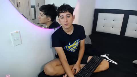 Snapshot of maximo_and_isa chatting on 11/04/25, 08:19 -- maximo and isa -- online show from 11/04/25, 08:19