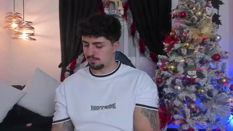 Snapshot of maximo_rodriguez chatting on 12/14/24, 06:35 Maximo online show from 12/14/24, 06:35