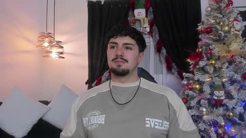 Snapshot of maximo_rodriguez chatting on 12/16/24, 04:13 Maximo online show from 12/16/24, 04:13