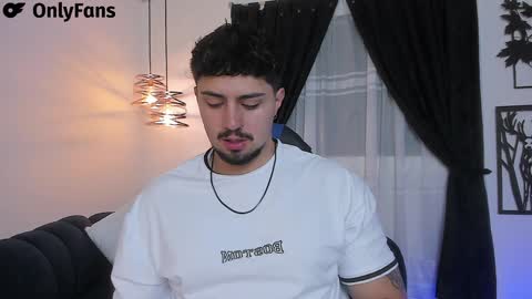 Snapshot of maximo_rodriguez chatting on 01/17/25, 06:57 Maximo online show from 01/17/25, 06:57