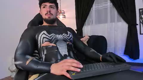 Snapshot of maximo_rodriguez chatting on 10/27/25, 05:00 Maximo online show from 10/27/25, 05:00