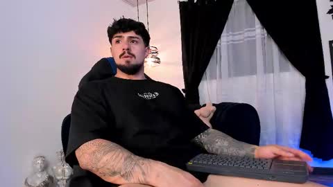 Snapshot of maximo_rodriguez chatting on 11/09/25, 02:43 Maximo online show from 11/09/25, 02:43