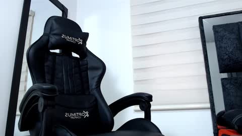 Snapshot of maximo_sebastian chatting on 02/23/25, 09:59 Maximo Sebastian online show from 02/23/25, 09:59