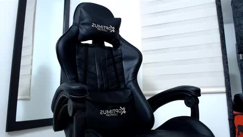 Snapshot of maximo_sebastian chatting on 03/02/25, 04:50 Maximo Sebastian online show from 03/02/25, 04:50