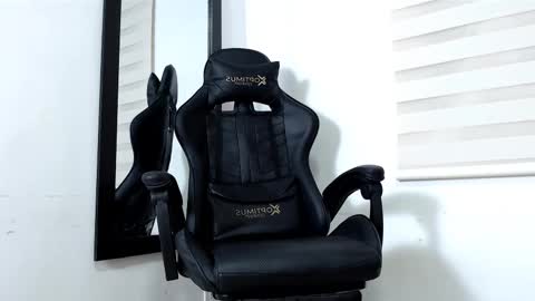 Snapshot of maximo_sebastian chatting on 12/01/25, 02:05 Maximo Sebastian online show from 12/01/25, 02:05