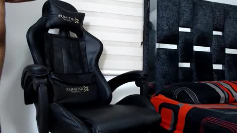 Snapshot of maximo_sebastian chatting on 12/14/25, 09:30 Maximo Sebastian online show from 12/14/25, 09:30