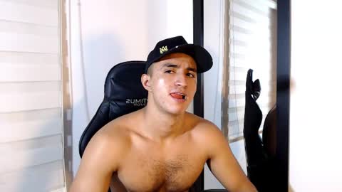 Maximo Sebastian online show from 06/25/26, 08:57