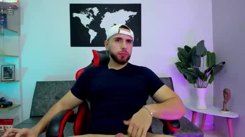 Maximo Wolf online show from 11/25/25, 08:42