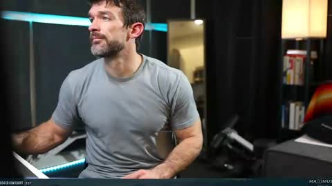 Snapshot of maximus_787 chatting on 02/21/25, 11:43 Maximus7871 online show from 02/21/25, 11:43