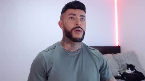 Independent Model online show from 10/20/25, 12:44