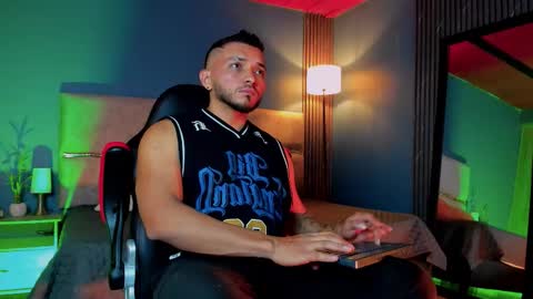 Maximus Clark online show from 02/04/26, 03:45