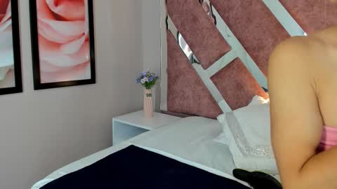 Snapshot of maxirogers chatting on 11/30/25, 11:58 Maxi Rogers online show from 11/30/25, 11:58