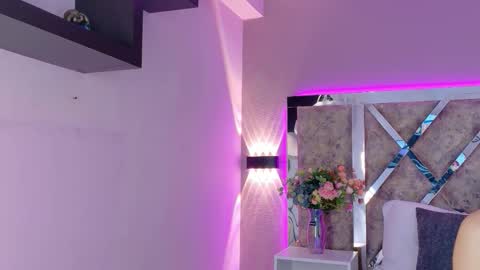 Snapshot of maxirogers chatting on 12/22/25, 11:18 Maxi Rogers online show from 12/22/25, 11:18