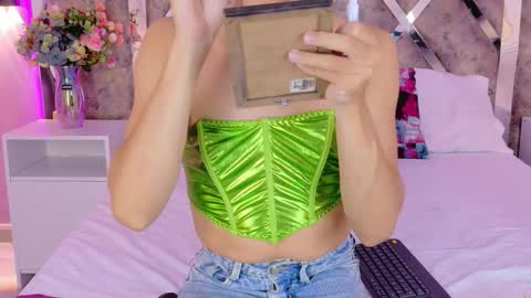 Snapshot of maxirogers chatting on 02/06/26, 11:46 Maxi Rogers online show from 02/06/26, 11:46