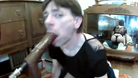 Snapshot of maxjr8008 chatting on 10/06/25, 08:17 maxjr8008 online show from 10/06/25, 08:17