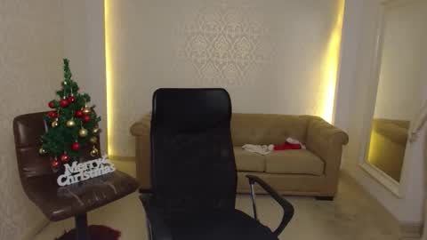 MaxKaiden online show from 12/22/25, 05:43