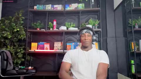 Snapshot of maxmuscle10 chatting on 01/19/26, 06:17 Maxmuscle10 online show from 01/19/26, 06:17