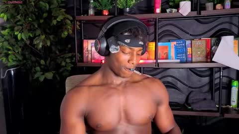 Snapshot of maxmuscle10 chatting on 02/01/26, 10:03 Maxmuscle10 online show from 02/01/26, 10:03