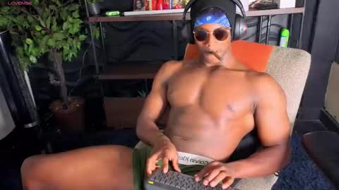 Snapshot of maxmuscle10 chatting on 02/09/26, 03:27 Maxmuscle10 online show from 02/09/26, 03:27