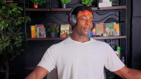 Snapshot of maxmuscle10 chatting on 02/12/26, 03:51 Maxmuscle10 online show from 02/12/26, 03:51