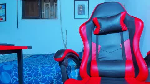 Snapshot of maxowens_oficial chatting on 09/14/25, 08:30 MAX online show from 09/14/25, 08:30