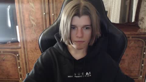 Max online show from 12/12/24, 08:32