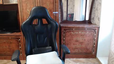 Max online show from 11/04/25, 09:19