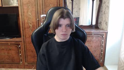 Max online show from 12/01/25, 10:53