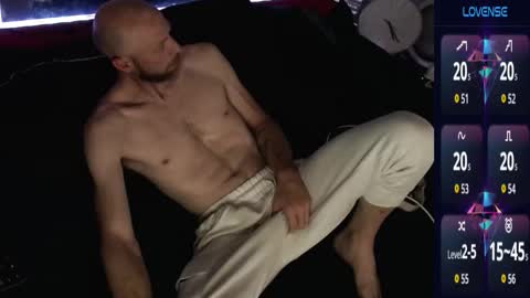 MaxRouger online show from 10/22/25, 07:30