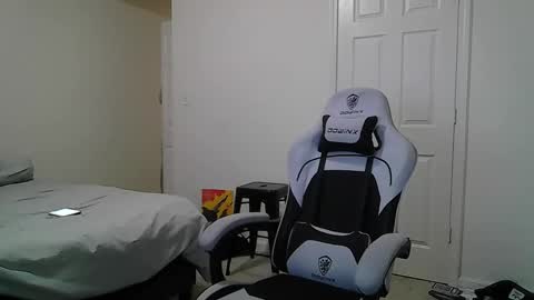 Snapshot of maxryderr chatting on 11/16/25, 12:27 Max Ryder online show from 11/16/25, 12:27