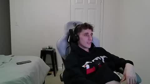 Snapshot of maxryderr chatting on 11/28/25, 05:10 Max Ryder online show from 11/28/25, 05:10