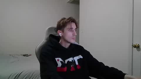 Snapshot of maxryderr chatting on 12/17/25, 01:55 Max Ryder online show from 12/17/25, 01:55