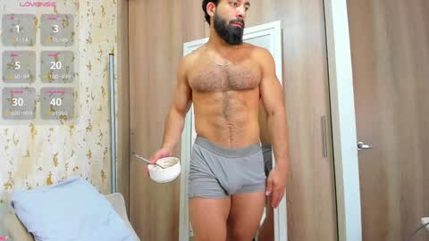 Snapshot of maxstrong01 chatting on 01/21/25, 02:00 Max online show from 01/21/25, 02:00