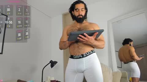 Snapshot of maxstrong01 chatting on 09/19/25, 12:34 Max online show from 09/19/25, 12:34