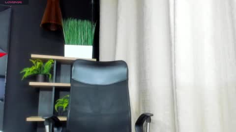 maxvolturi_ online show from 05/02/26, 11:43