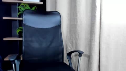 maxvolturi_ online show from 05/18/26, 11:32
